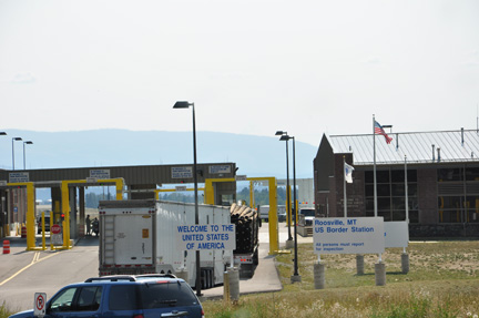 signs - welcome to USA and Rooseville Mt US border Station