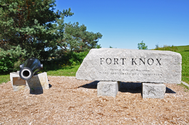 Fort Knox stone and cannon