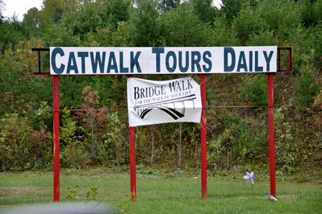 sign -- Catwalk tours daily - bridge walk