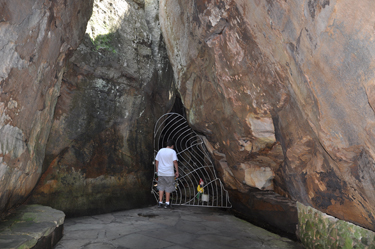Approaching Fairyland Caverns