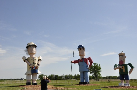 Lee Duquette and the Tin Family on the Enchanted Highway