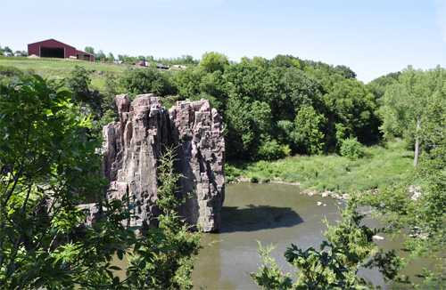 Chimney Rock in Palisades State Park