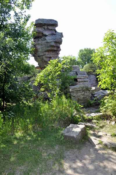 The Balancing Rock  at Pallisdes State Park