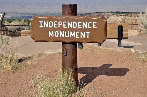 sign: Independence Monument