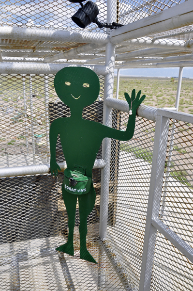 this alien collects donations