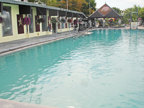 the outside mineral springs pool