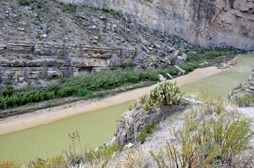 the Rio Grande River as it goes into the canyon