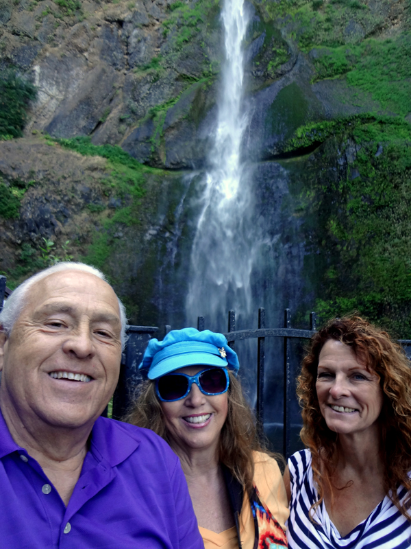 Lee, Karen and Ilse at Multnomah Falls