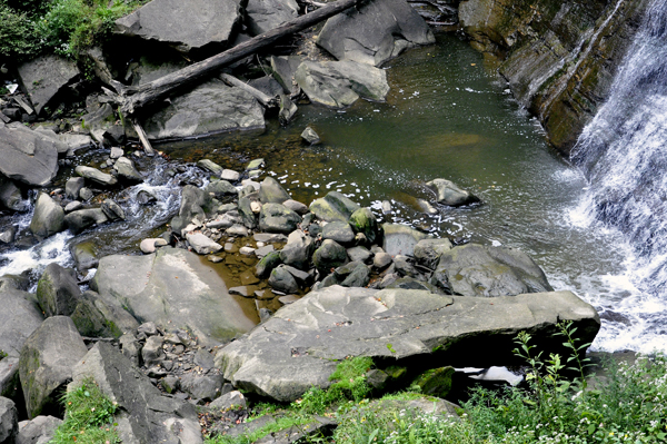 rocks at the bottom of Brandywine Falls