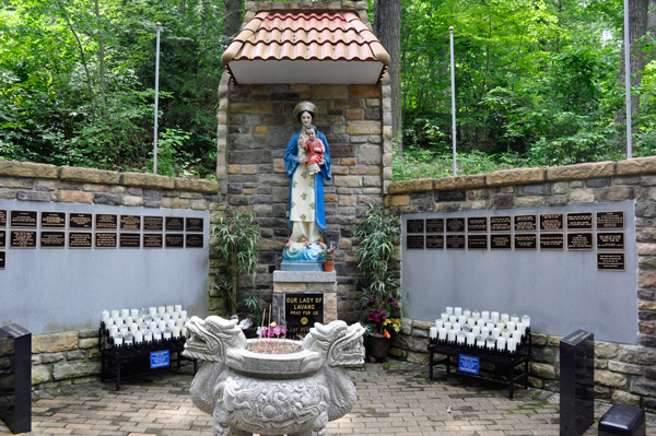 monument dedicated to the Glory of God