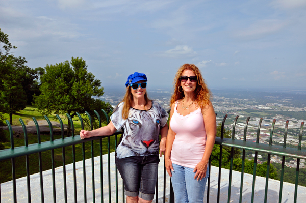 Karen & Ilse at the top of Lookout Mountain