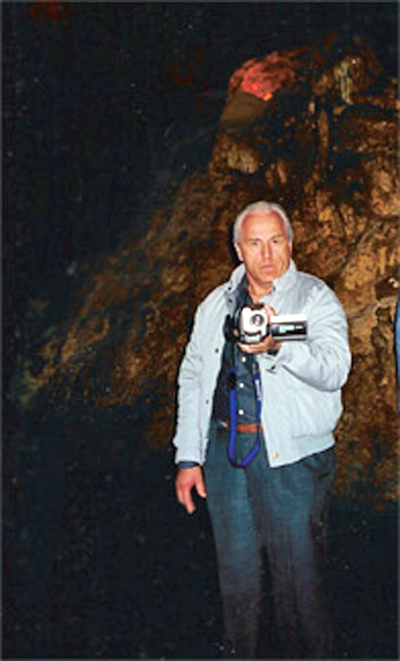 Lee Duquette video taping Luray Caverns in 2001