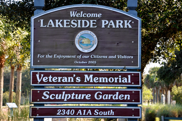 sign: welcome to Lakeside Park Sculpture Garden