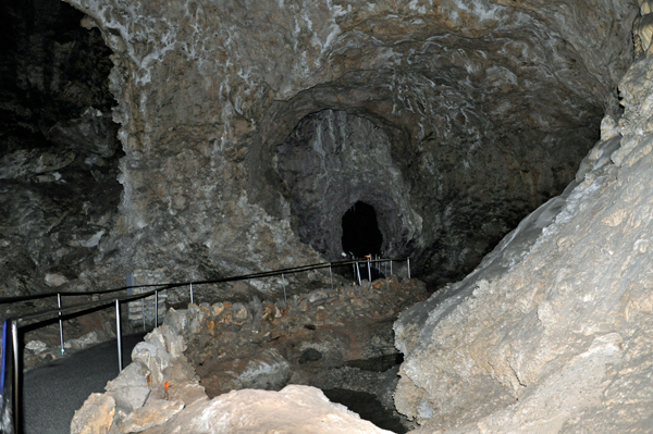 tunnel in Carlsbad Cavern