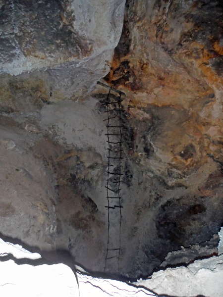 90-foot wire ladder