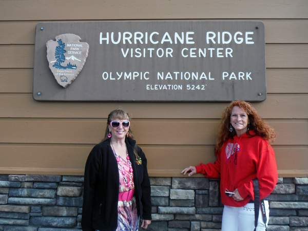 Karen and Ilse at the Hurricane Ridge sign