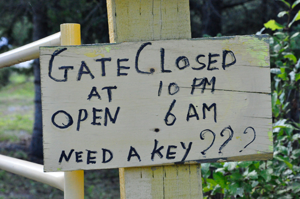 gate closes at 10 pm sign