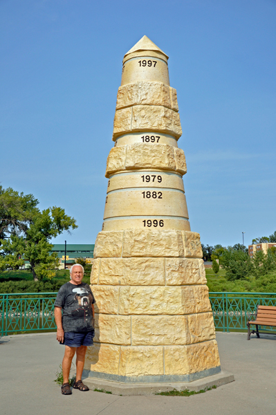 flood monument and Lee Duquette