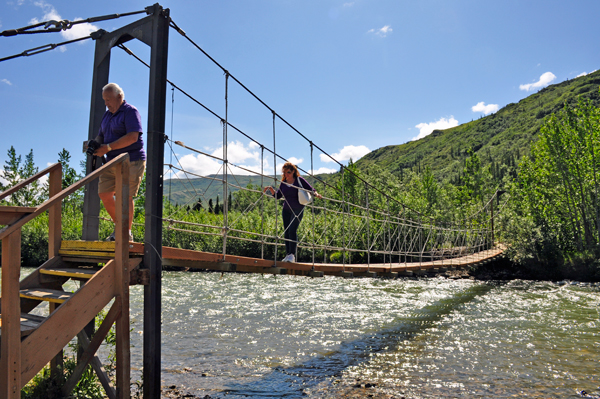 Lee and Ilse on the swinging bridge