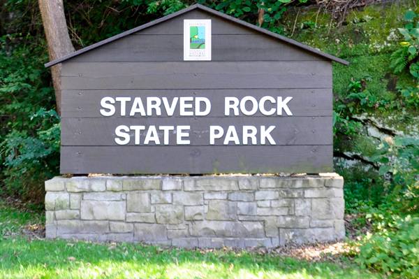 entrance sign to Starved Rock State Park