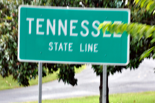 Tennessee State Line sign