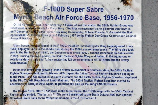 sign about The F-100D