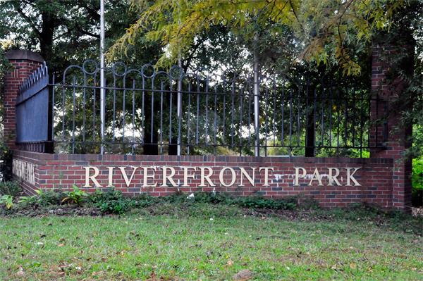 The entrance to Riverfront Park - south