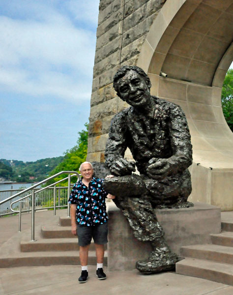 Lee Duquette at The Fred McFeely Rogers Monument