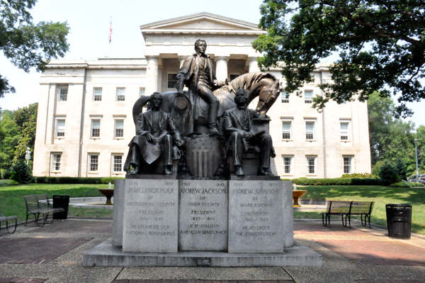 3 Presidents statue