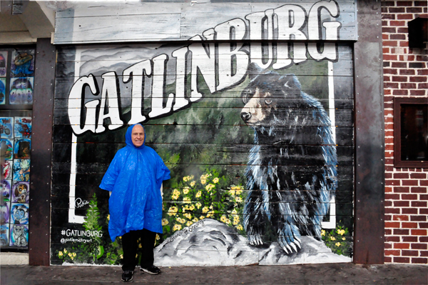 Lee Duquette at a Gatlinburg bear mural
