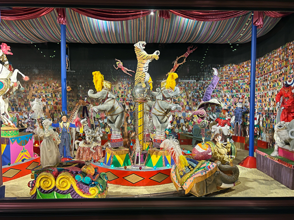 3-ringed Circus Display