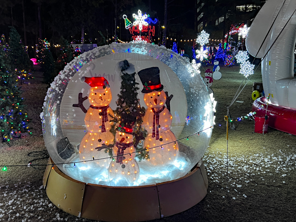 Snowmen family in a globe in 2024