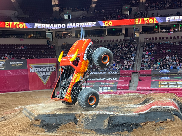 El Toro Loco permormin