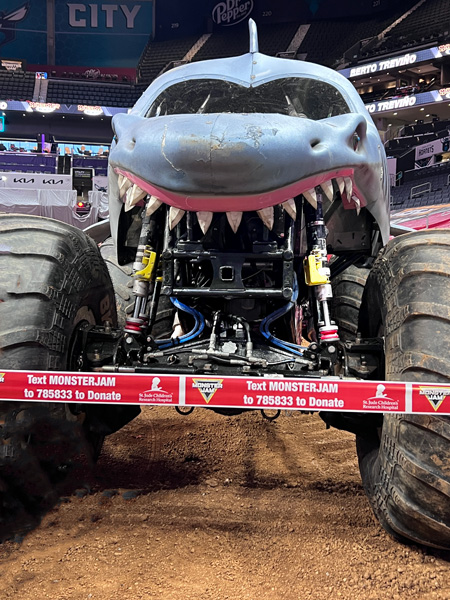 Megalodon Monster truck