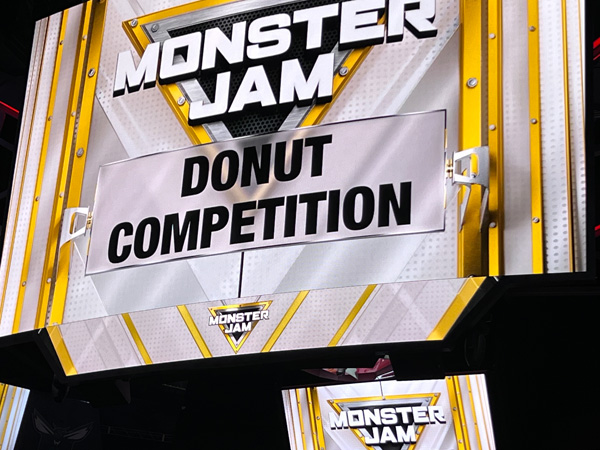 Donut Cometition sign