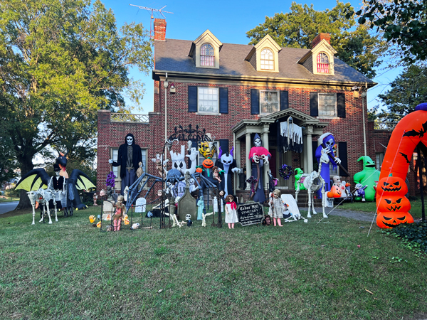 amazing Halloweeen hous in Newport News V