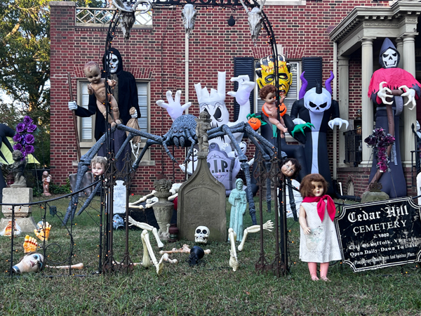 amazing Halloweeen hous in Newport News V