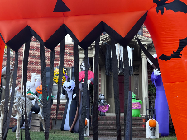 entrance to the Halloween hosue