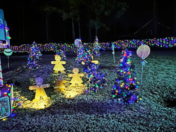 gingerbread poepleand trees