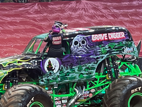 Krysten Anderson in Grave Digger