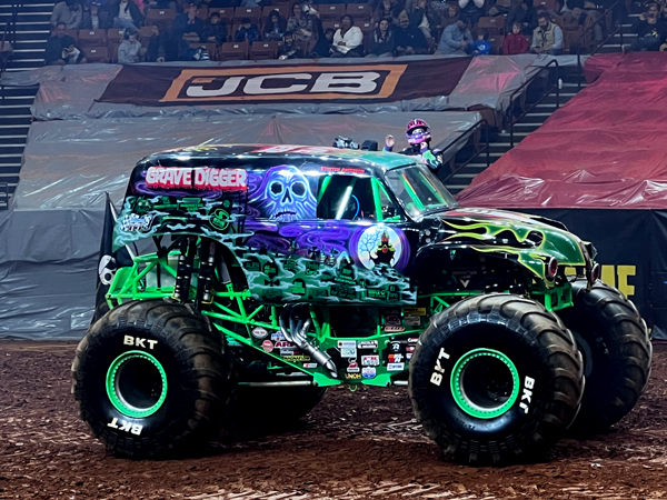 Krysten Anderson in Grave Digger