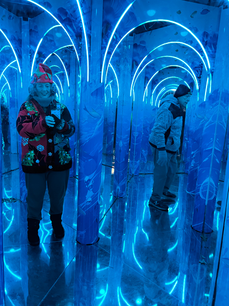 Karen and Lee Duqueet in The Mirror Maz