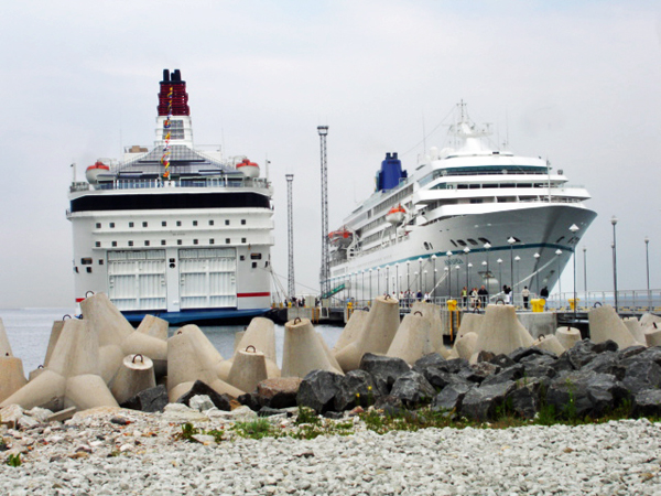 two cruise ships 