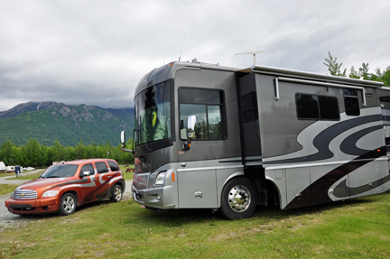 motorhome and toad of the two RV Gypsies