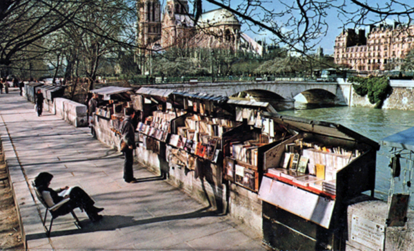 Sales and relaxation at the Seine River 
