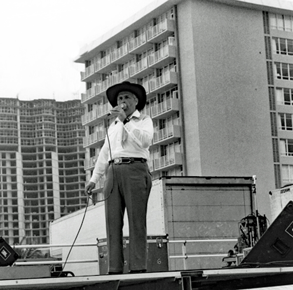 Lee Duquette SSE announcer