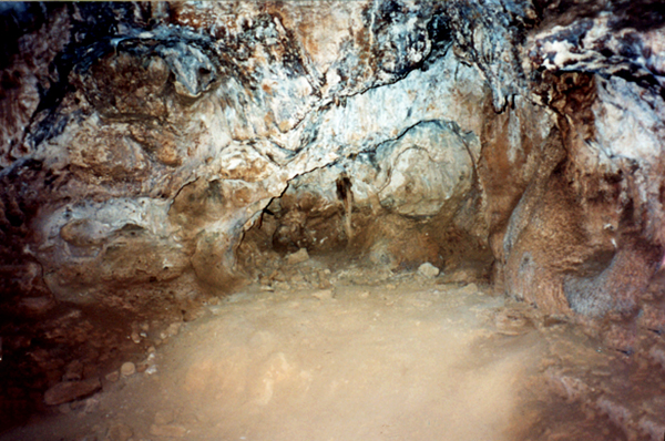 inside the Aruba cave