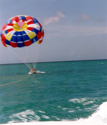 Lee Duquette parasailing splashdown