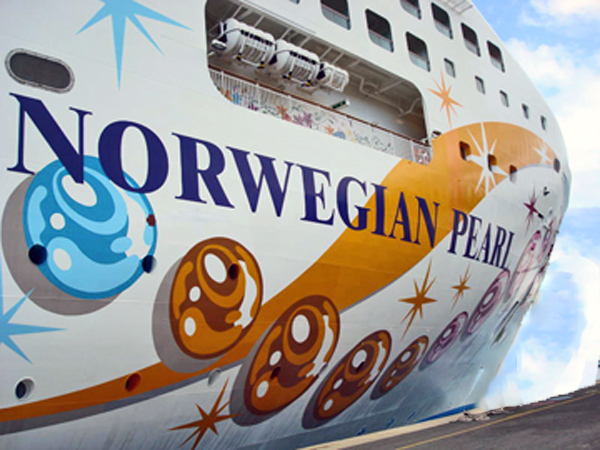The Norweigian Peal cruise ship