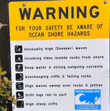 warning sign about unusually high waves